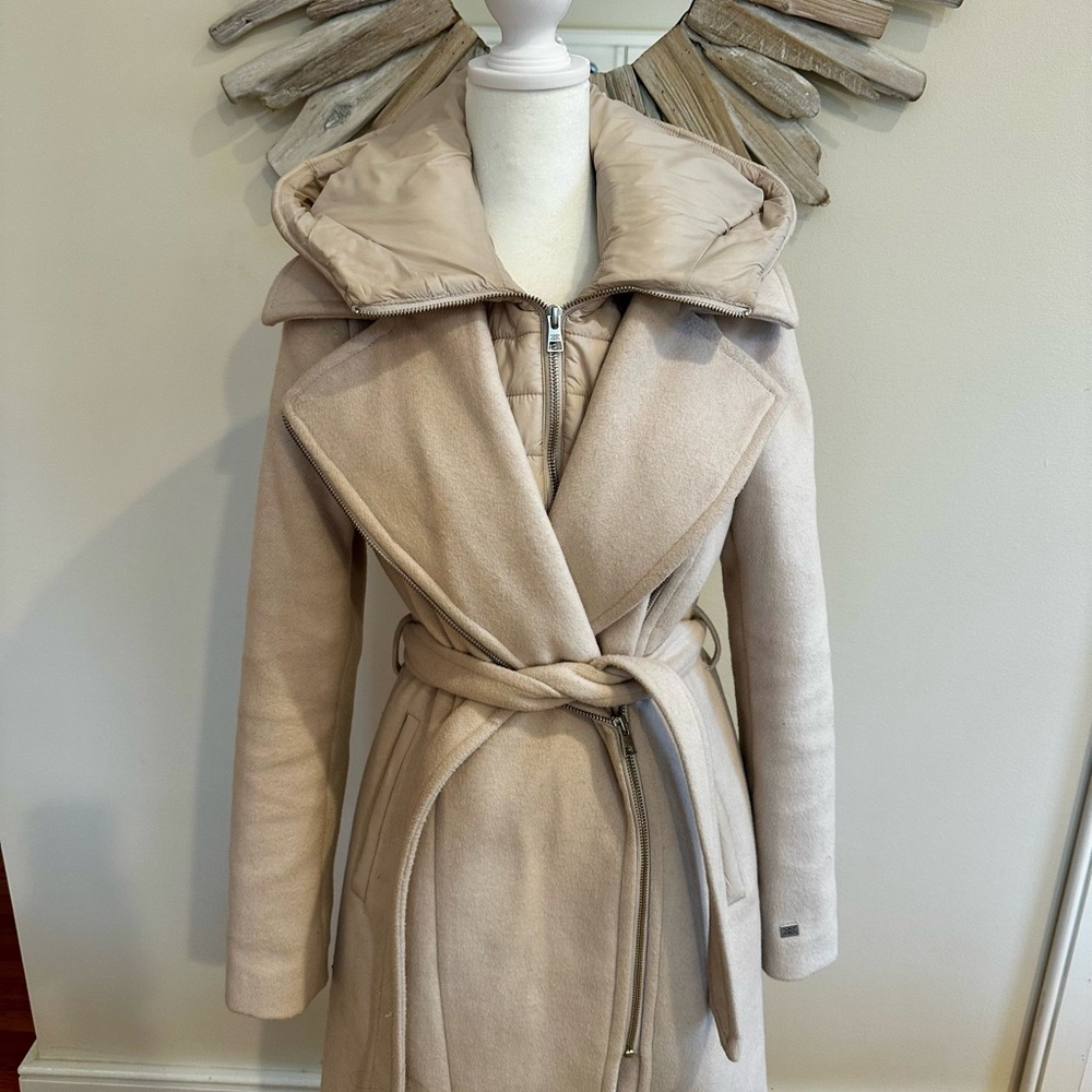 Elegant Beige Soiya Kyo zippered belted Women's Coat with quilted hood